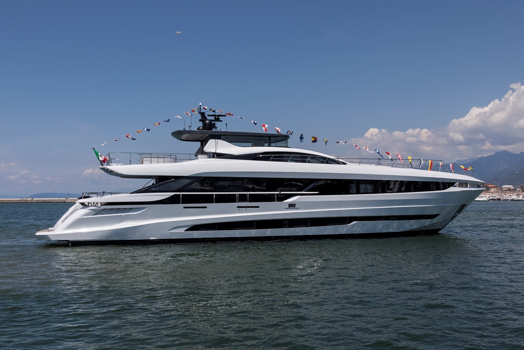 Volvo Penta propulsa con su D13 IPS 1350 la nueva Mangusta GranSport 33