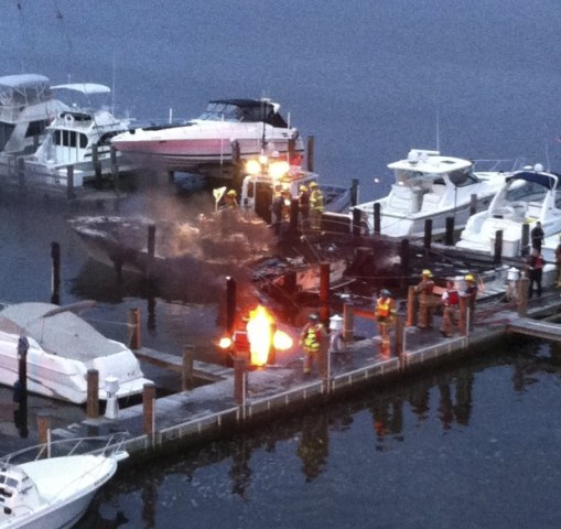 Fuego en el pantalán, daños en embarcaciones, panorama náutico