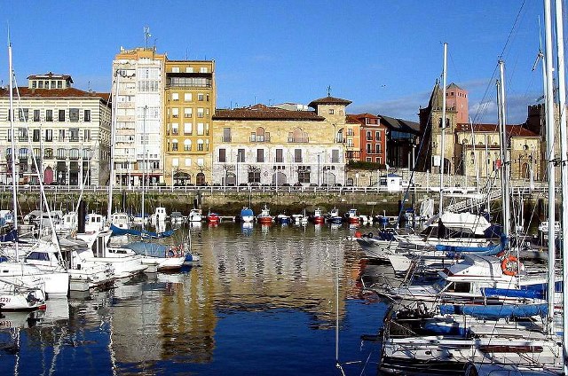 puerto deportivo de Gijón, panorama náutico