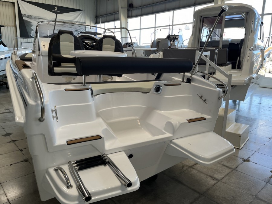 B2 MARINE CAP FERRET 522 SUN DECK - 3