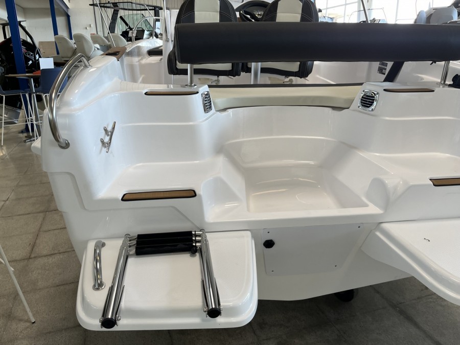 B2 MARINE CAP FERRET 522 SUN DECK - 11