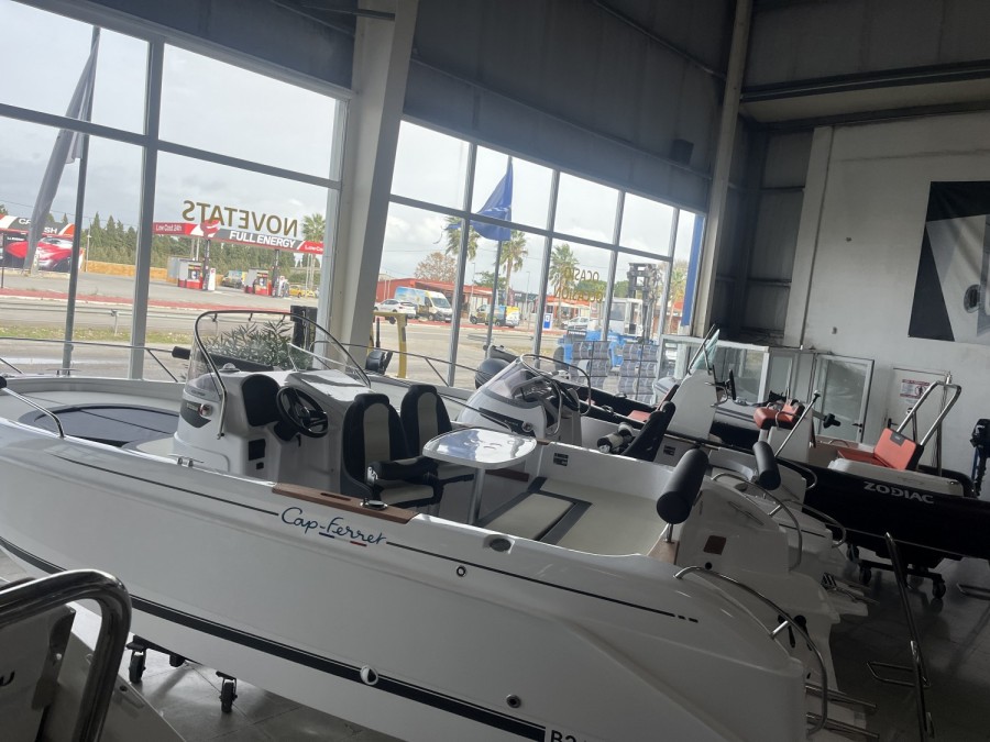 B2 MARINE CAP FERRET 652 OPEN - 12