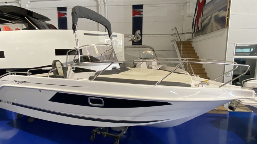 B2 MARINE CAP FERRET 702 SUN DECK - 2
