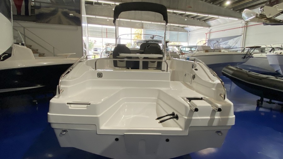 B2 MARINE CAP FERRET 702 SUN DECK - 3
