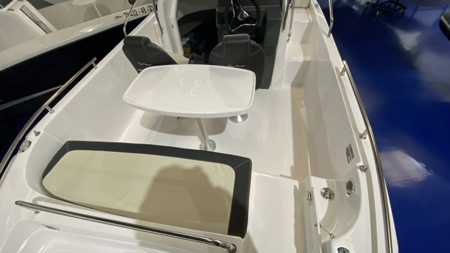 B2 MARINE CAP FERRET 702 SUN DECK - 4