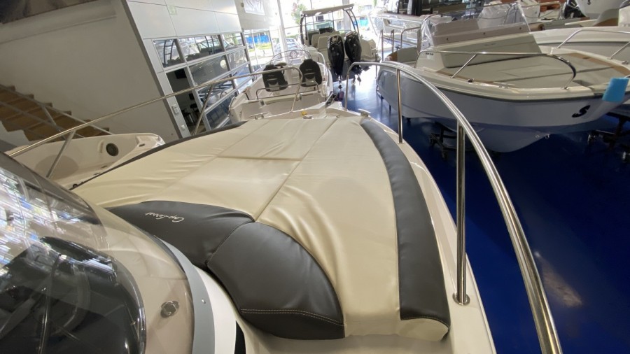 B2 MARINE CAP FERRET 702 SUN DECK - 7