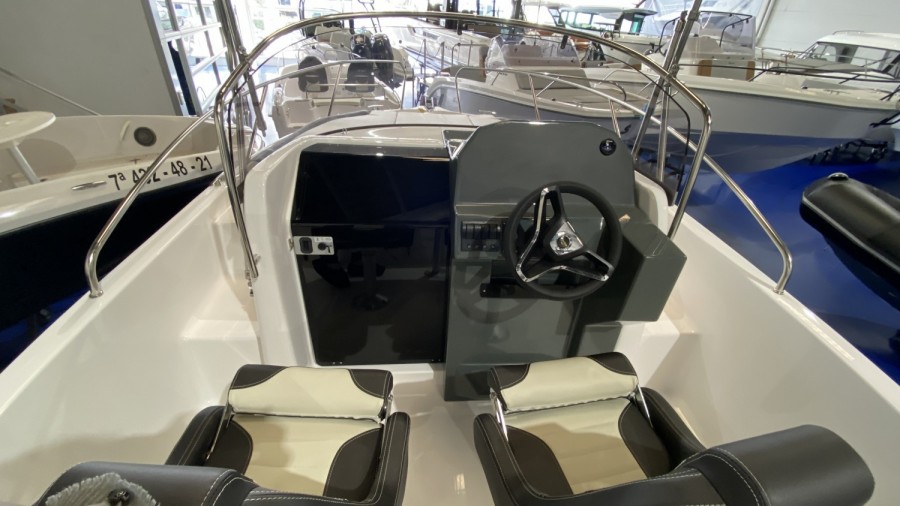 B2 MARINE CAP FERRET 702 SUN DECK - 9