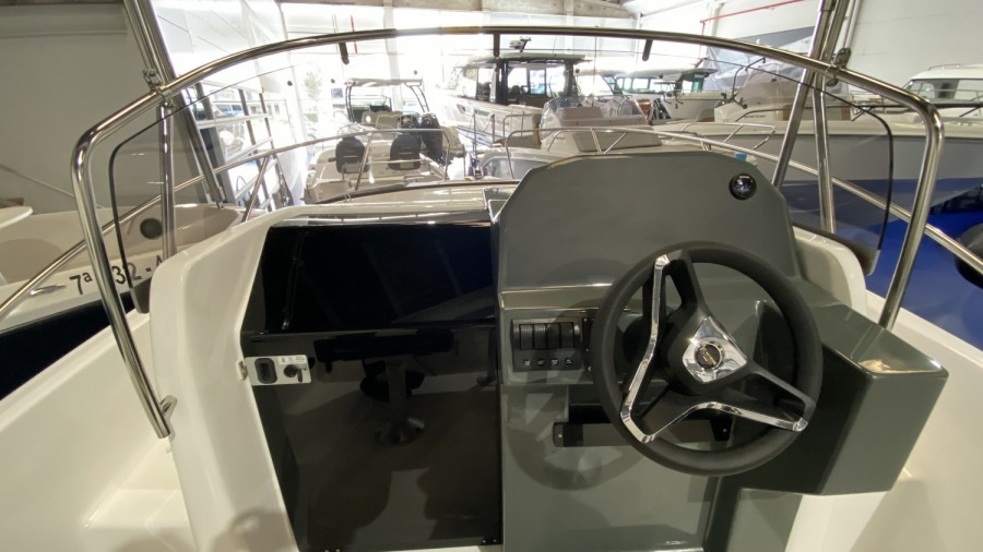 B2 MARINE CAP FERRET 702 SUN DECK - 10