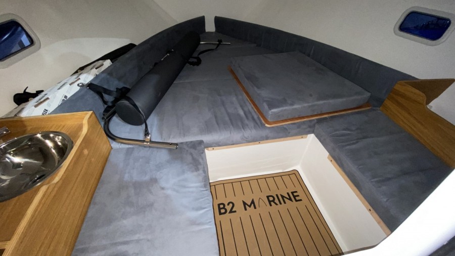 B2 MARINE CAP FERRET 702 SUN DECK - 13