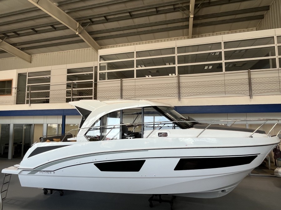 Beneteau Antares 9 OB