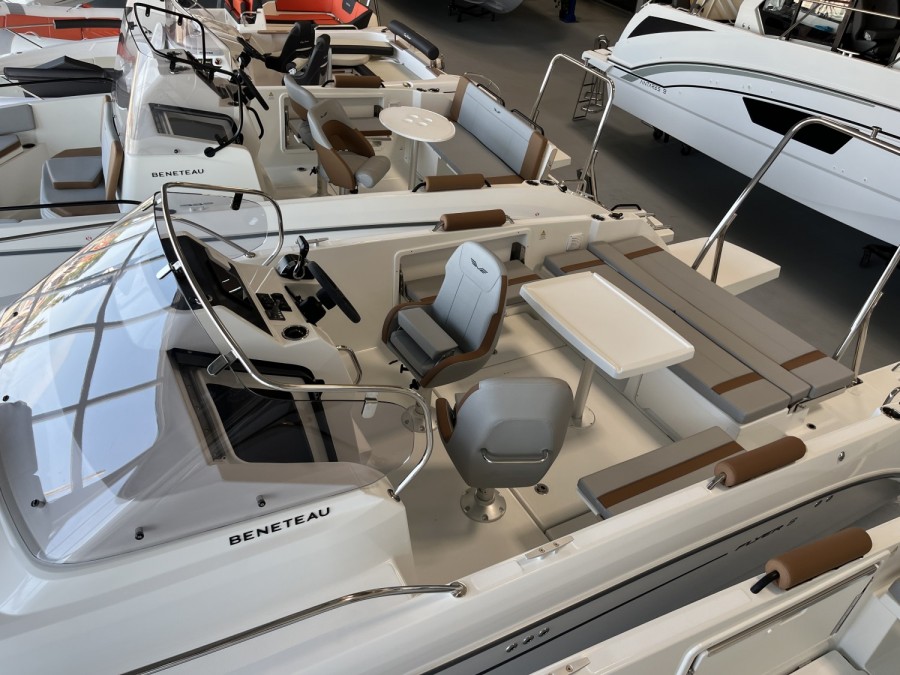 BENETEAU FLYER 8 SUNDECK V2 - 18