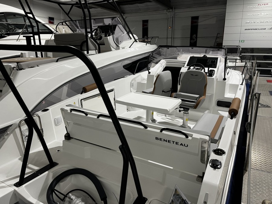 Beneteau Flyer 8 SUNdeck V2