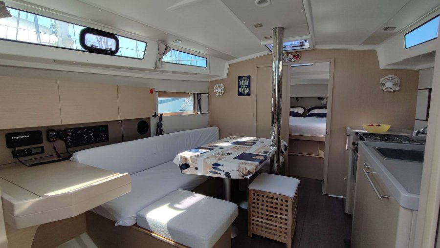 BENETEAU OCEANIS 38.1 - 9