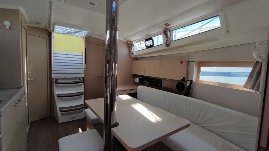 BENETEAU OCEANIS 38.1 - 10