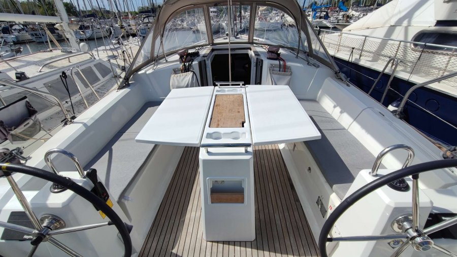BENETEAU OCEANIS 38.1 - 12