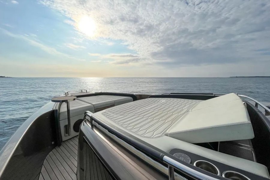 CRANCHI A46 LUXURY TENDER - 10