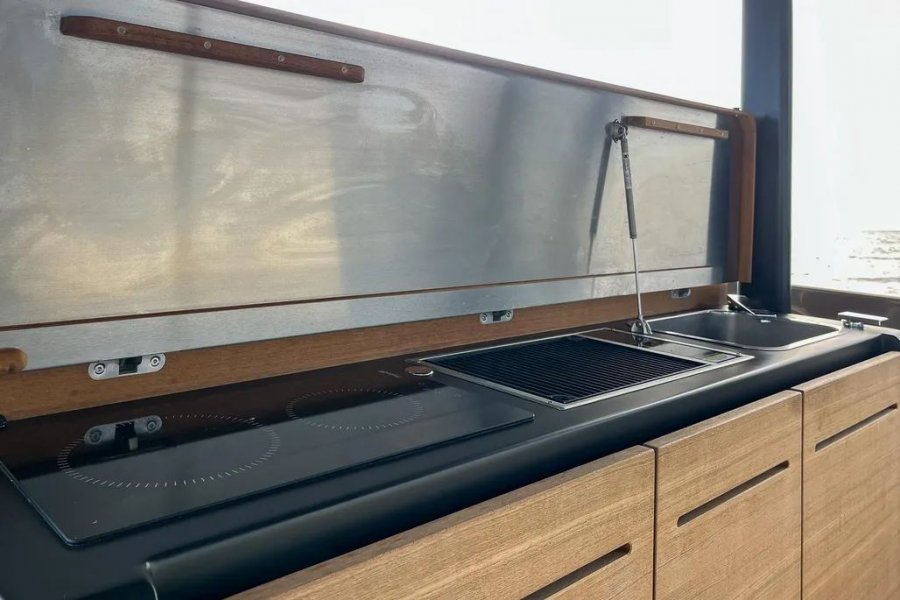 CRANCHI A46 LUXURY TENDER - 13