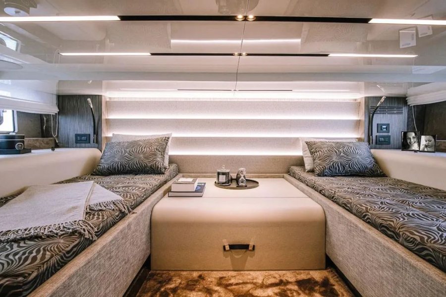 CRANCHI A46 LUXURY TENDER - 16
