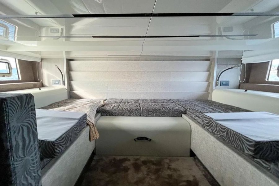 CRANCHI A46 LUXURY TENDER - 17