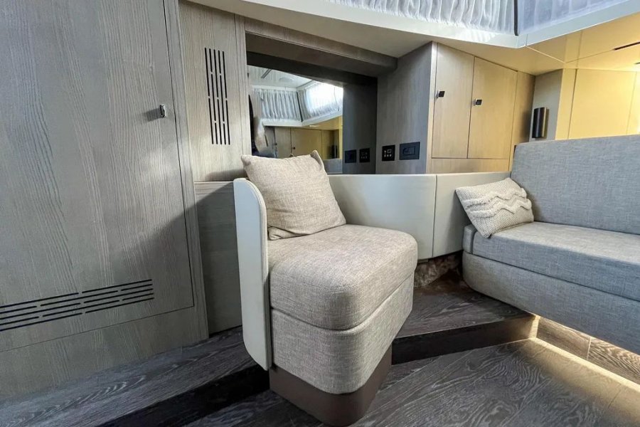 CRANCHI A46 LUXURY TENDER - 18
