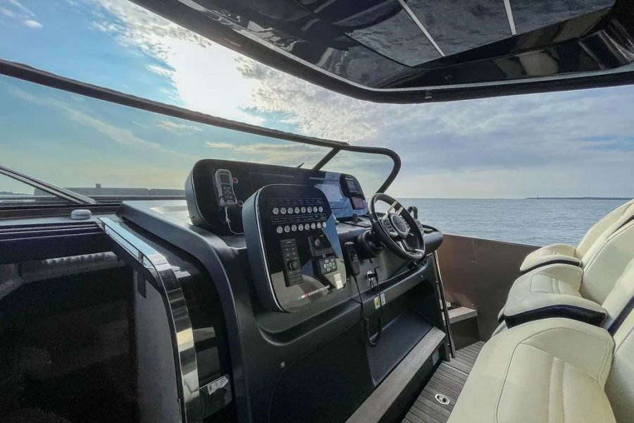 CRANCHI A46 LUXURY TENDER - 22