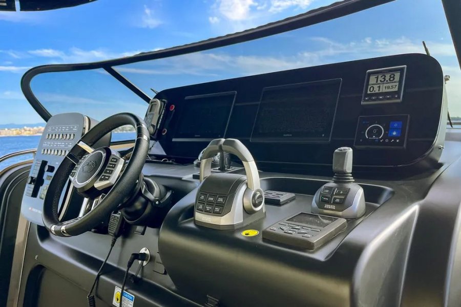 CRANCHI A46 LUXURY TENDER - 23