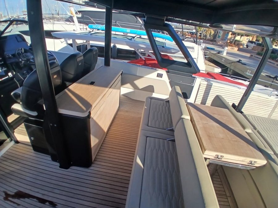 CRANCHI A46 LUXURY TENDER - 4