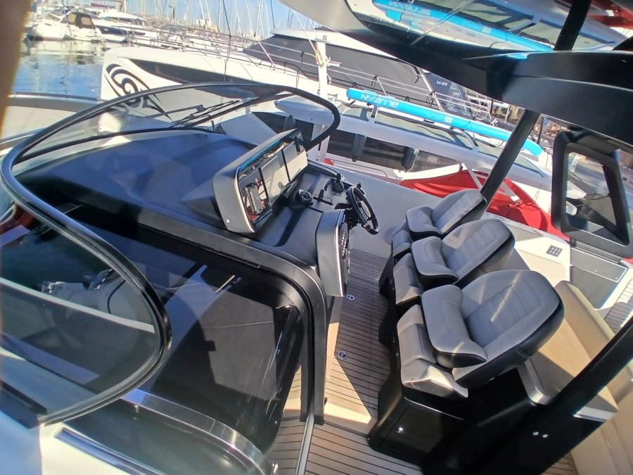 CRANCHI A46 LUXURY TENDER - 11