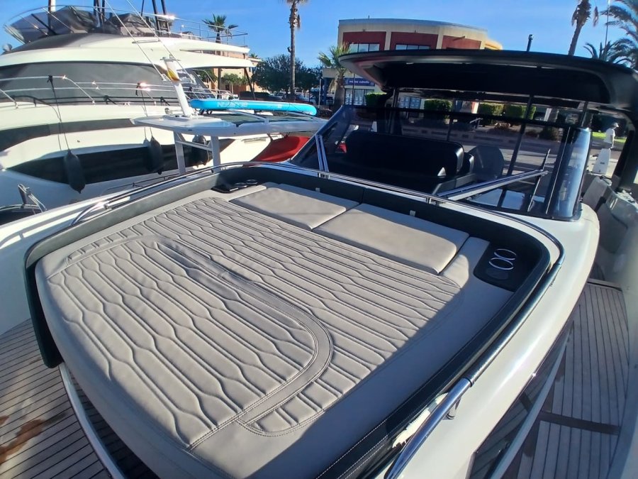 CRANCHI A46 LUXURY TENDER - 14