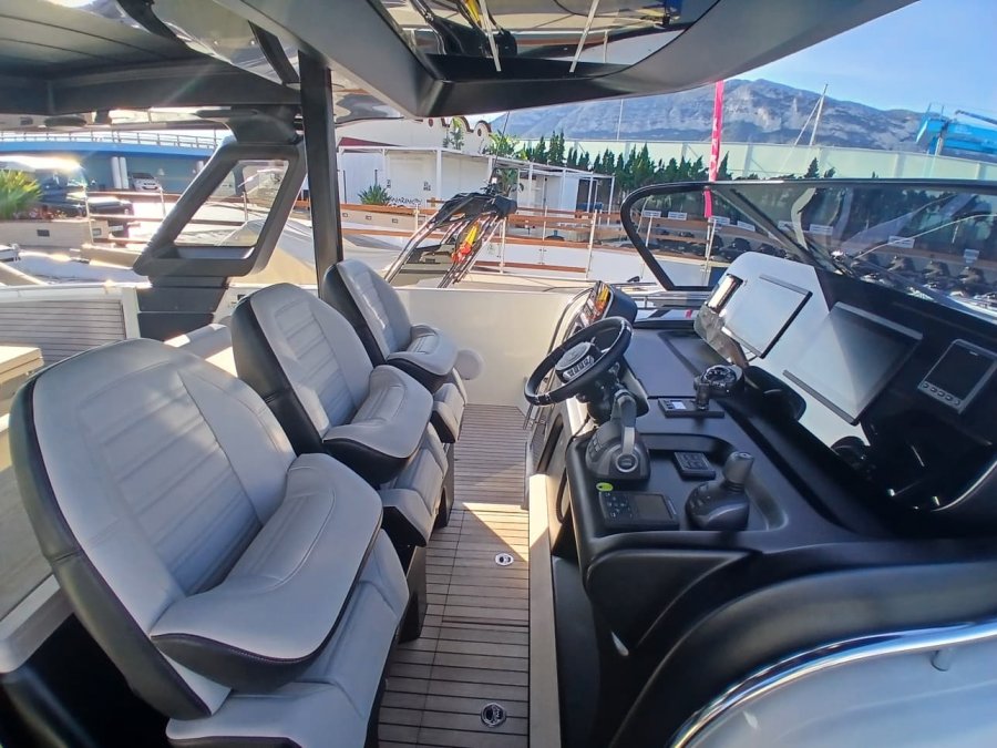 CRANCHI A46 LUXURY TENDER - 17