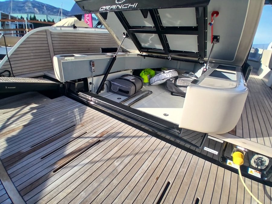 CRANCHI A46 LUXURY TENDER - 19