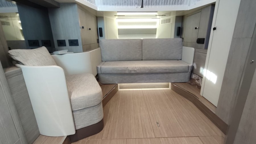 CRANCHI A46 LUXURY TENDER - 23