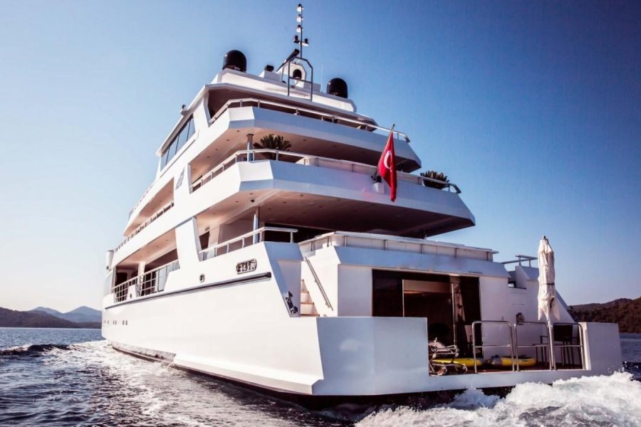 CUSTOM MOTORYACHT - 9