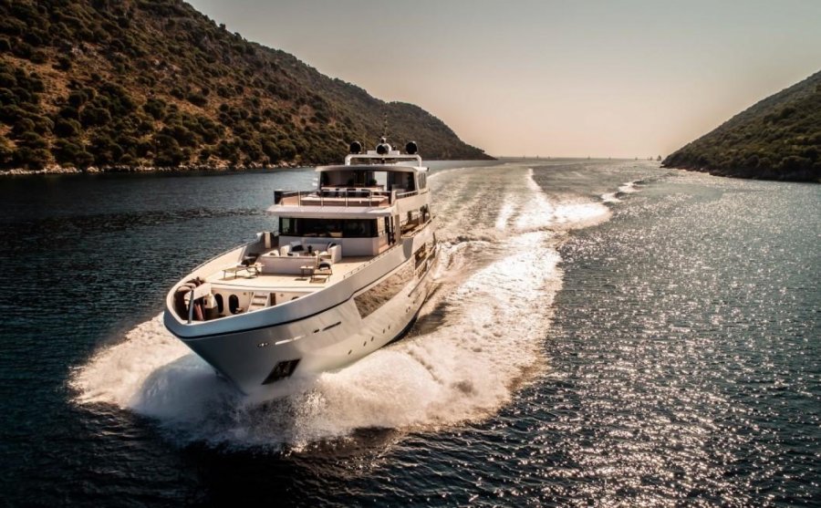 CUSTOM MOTORYACHT - 32