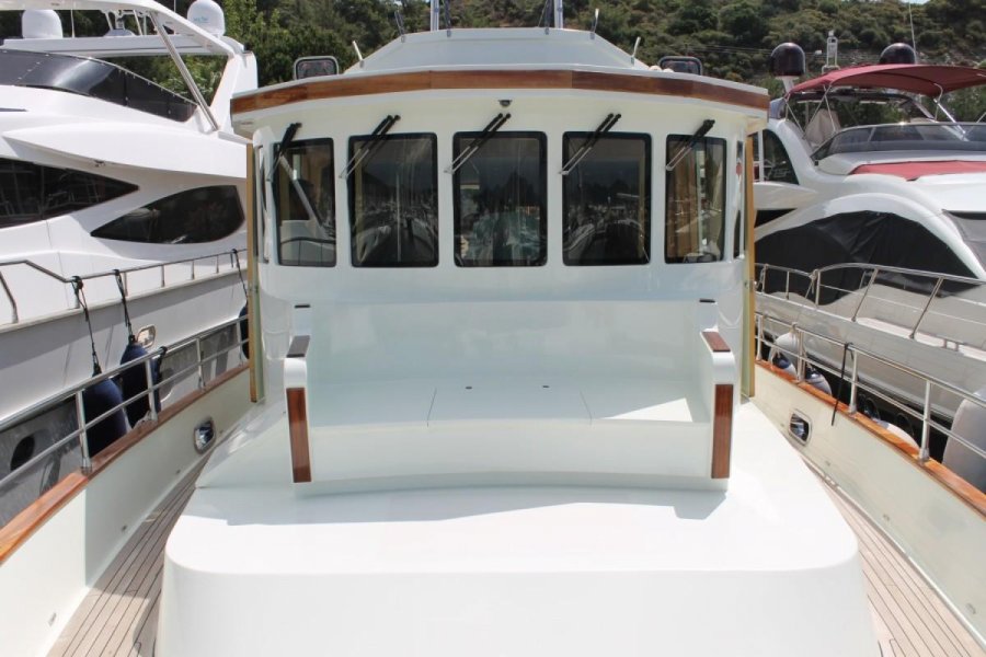 CUSTOM TRAWLER - 15