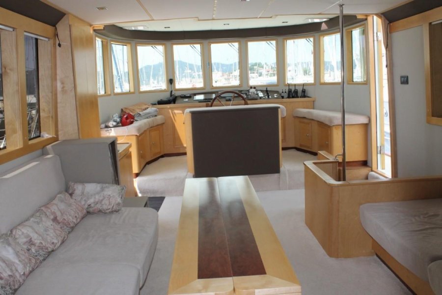 CUSTOM TRAWLER - 25