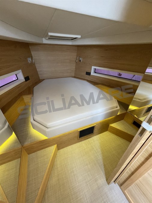DE ANTONIO YACHTS D34 CRUISER - 6