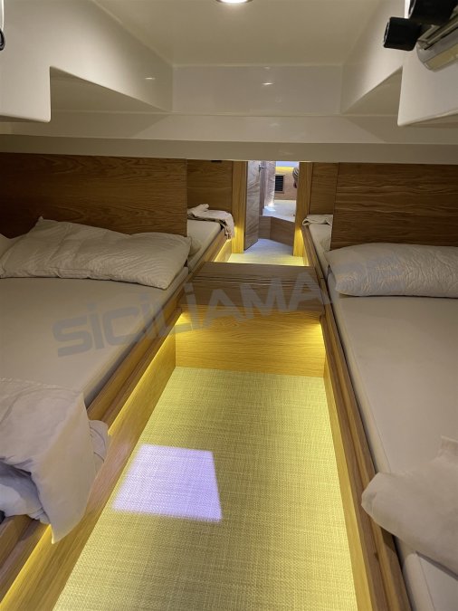 DE ANTONIO YACHTS D34 CRUISER - 10