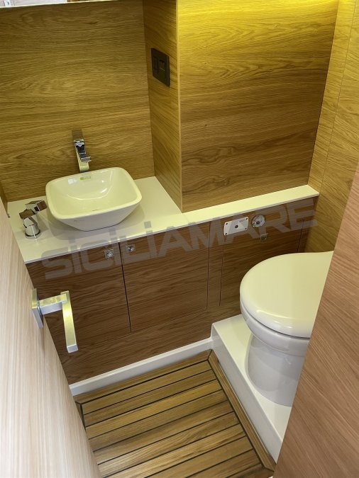 DE ANTONIO YACHTS D34 CRUISER - 12