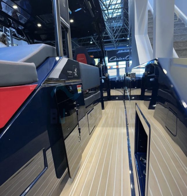DE ANTONIO YACHTS D37 - 10