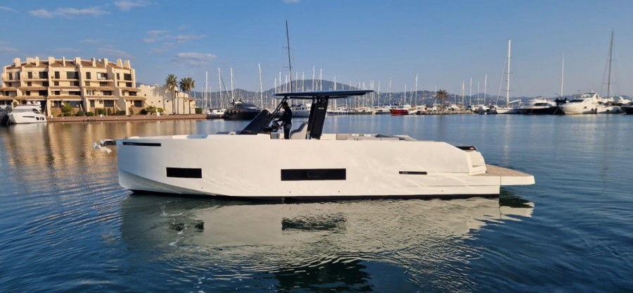 De Antonio Yachts D42