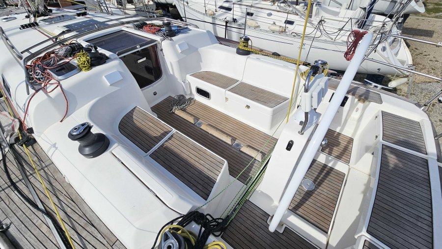 DUFOUR 44 PERFORMANCE - 10