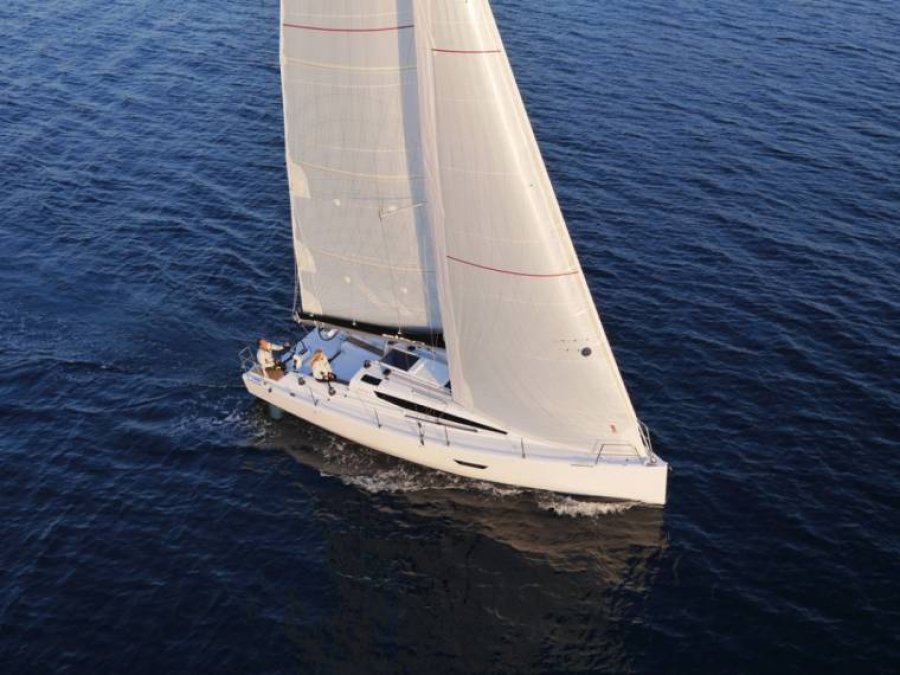 ELAN MOTORYACHTS E4 - 1