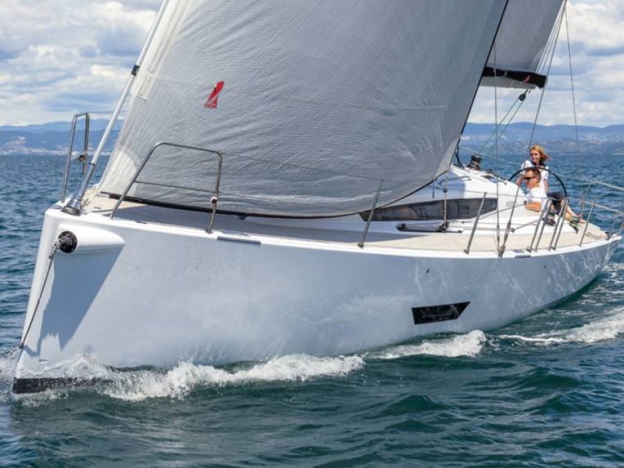 Elan Motoryachts E5