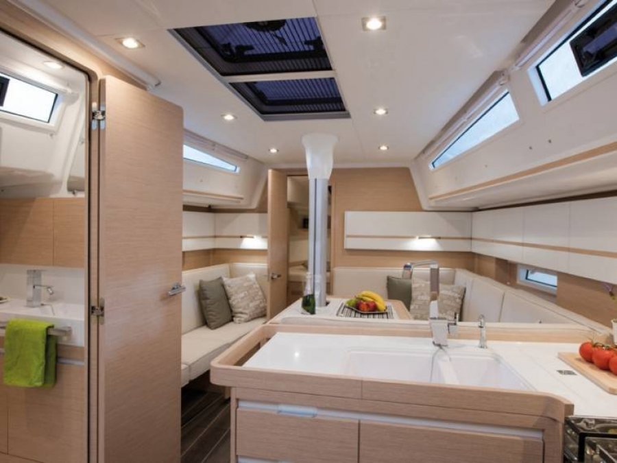 ELAN MOTORYACHTS E5 - 31