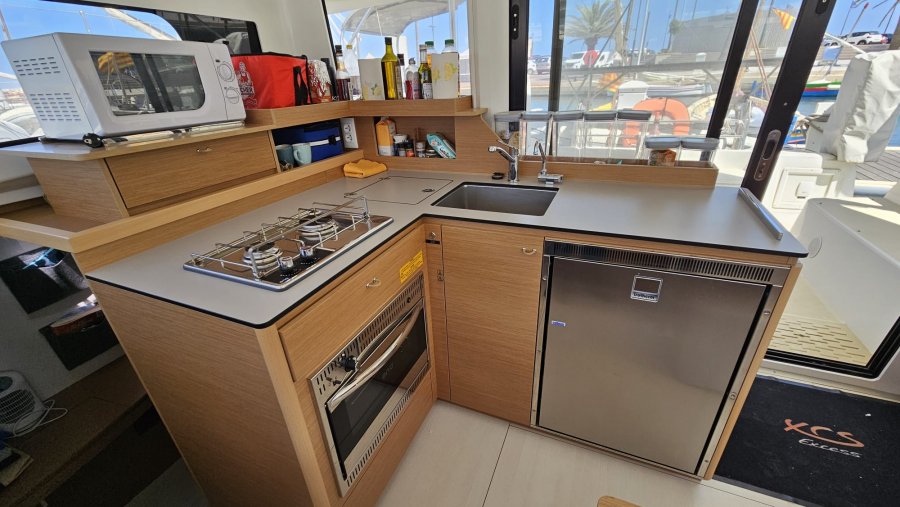 EXCESS CATAMARANS 11 - 6