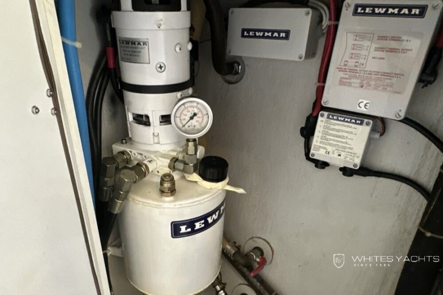 HALLBERG RASSY 43 - 35