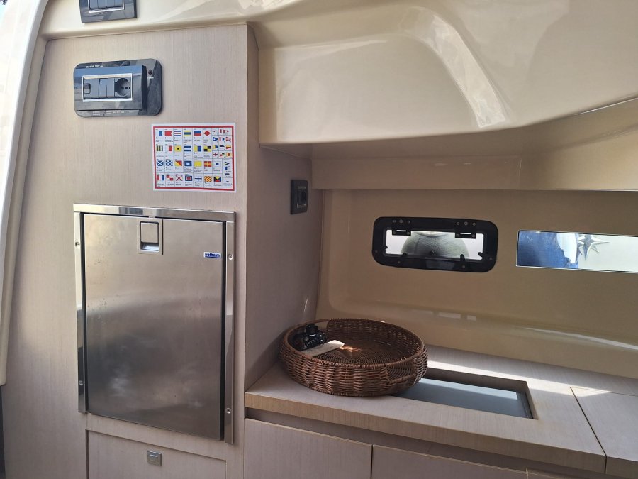 INVICTUS 280 CX - 13