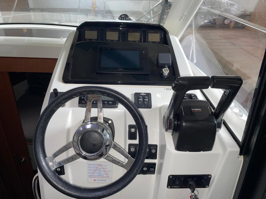 JEANNEAU MERRY FISHER 855 - 5