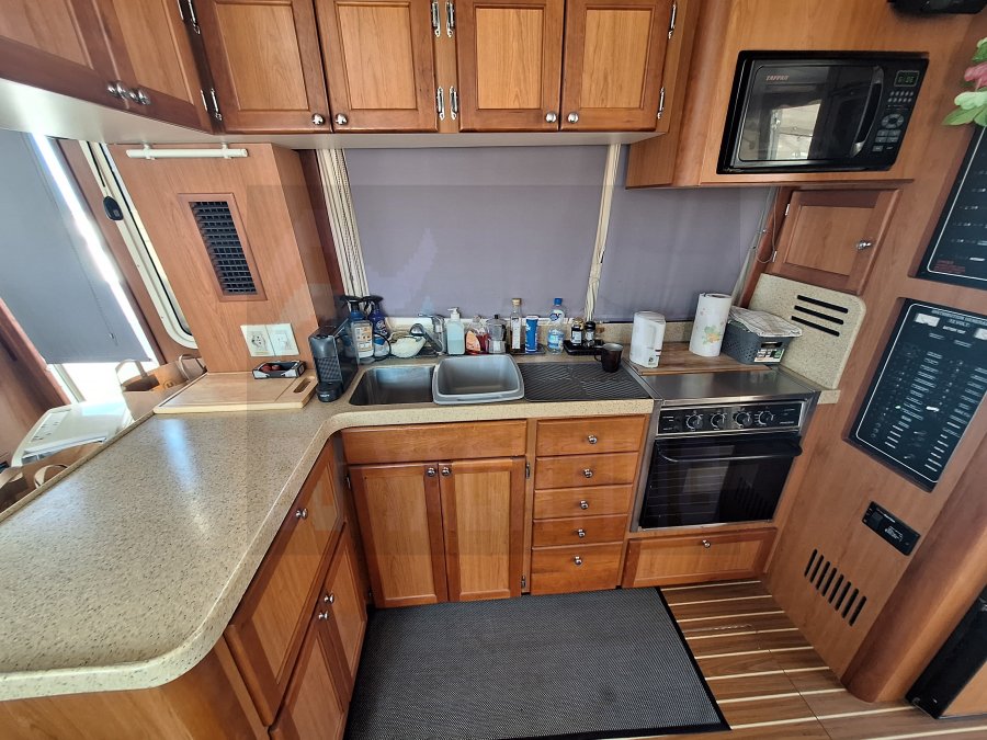 MAINSHIP 400 TRAWLER - 21